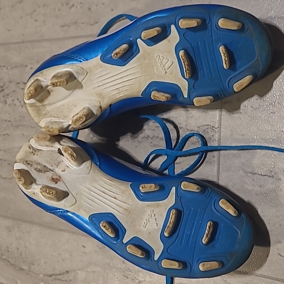 Boys soccer cleats - Picture 2 of 4
